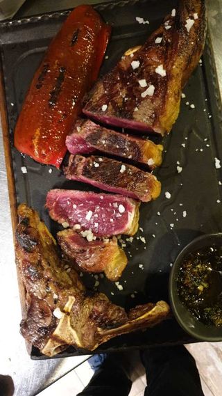 Lomo De Vaca Extra Con Ensalada