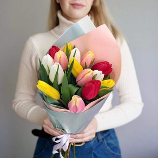Букет із 15 тюльпанів мікс