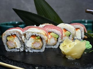 Рол з тунцем та вугрем (320g)