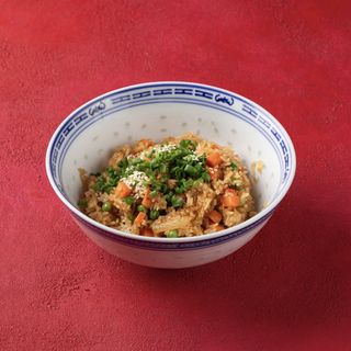 Жареный рис с овощами