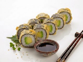Tempura hosomaki z awokado 8 szt (150g)
