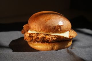  Бургер куринный классический 