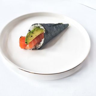 To1. Temaki sake - 1 pezzo