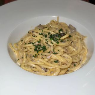 Pasta Tonnarelli Con Setas Y Trufa