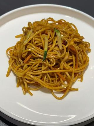 A32-Spaghetti cinese con verdure piccante