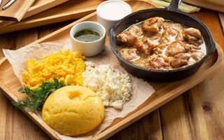 Tocana de pui cu mămăligă