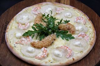 Піца з креветкою та грушею (25/30/40 см)