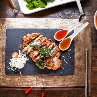 Хрупкаво пилешко с Тайландски билки (180г)