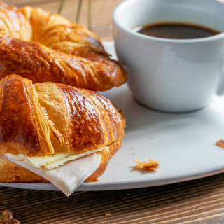 Café + Croissant mixto Jamón York y Queso