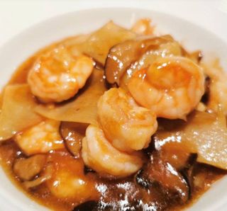 Gamberi con funghi e bambù