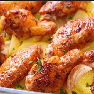 Alitas de pollo con patatas