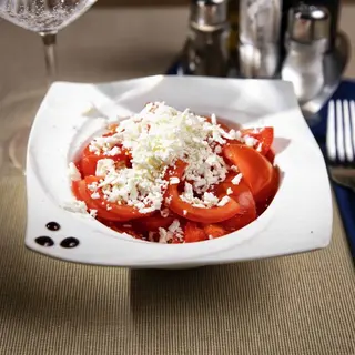 Salată de rosii si brânză