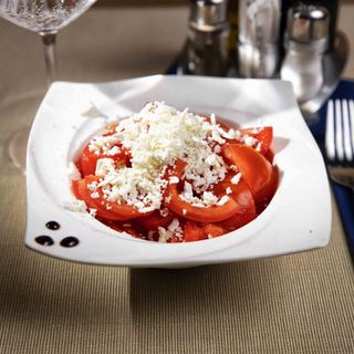 Salată de rosii si brânză