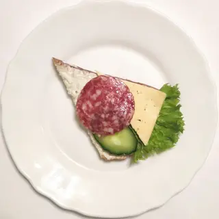 Канапка з салямі (1 шт.)