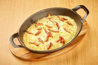 OMLETA CU MOZZARELLA SI PANCETTA