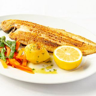 Lenguado de estero con verduras de temporada