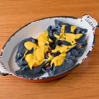 Чорні вареники з індиком (350г)