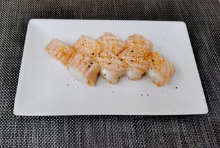 Rollo Tataki Queso (8 pzas.)