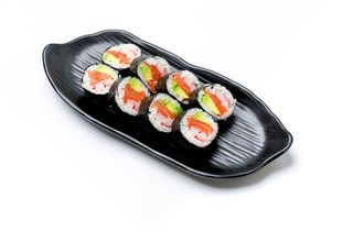  Futomaki de atún, salmón surimi con aguacate, pepino y queso (8 uds.)