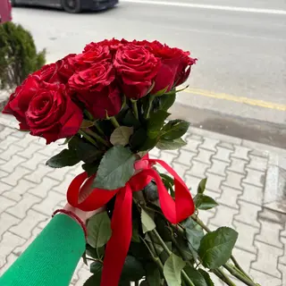 21 рози с панделка