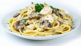 Paste cu pui și ciuperci