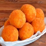 SABROSA CROQUETA RELLENA DE RABO DE TORO Y KIMCHI