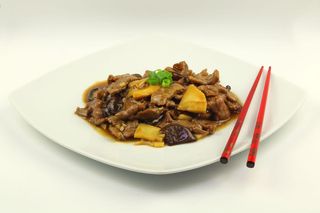 62. Ternera con Setas Chinas y Bambú