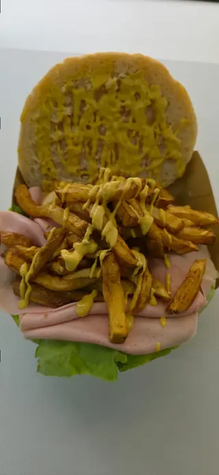 Sandwich cu parizer
