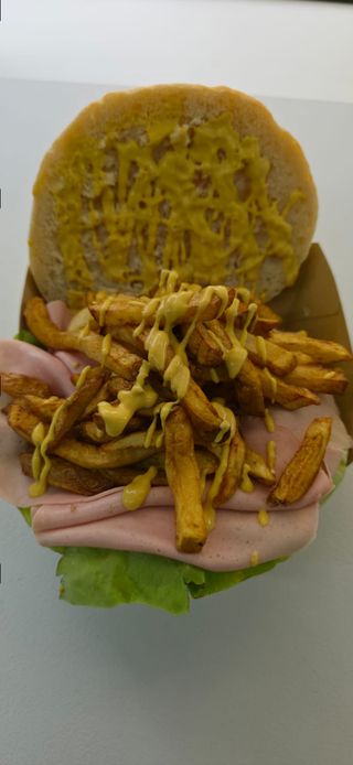 Sandwich cu parizer