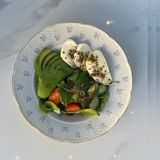 Салат з моцарелою і авокадо (240 г)