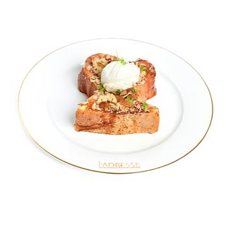 Brioche façon pain perdu au caramel beurre salé et boule de glace vanille