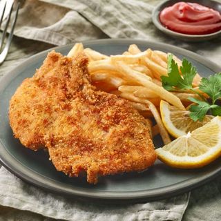 Escalope Napolitano + ración de patatas fritas caseras + ensalada LTC