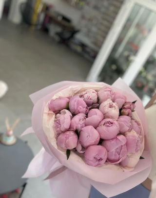 Buchet din 19 bujori roz