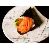 Temaki De Salmón Con Aguacate