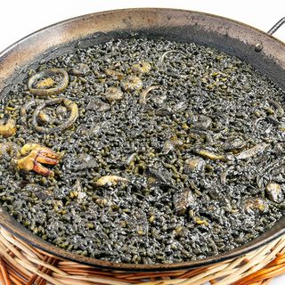 Arroz negro a la tinta del calamar. Ración