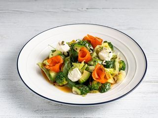 Салат з лососем (230g)