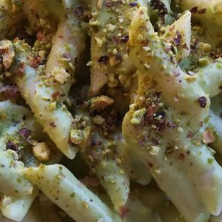 Macarrones Pistacchio y Guanciale