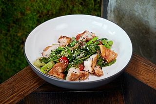 Цыпленок с миксом зелени 