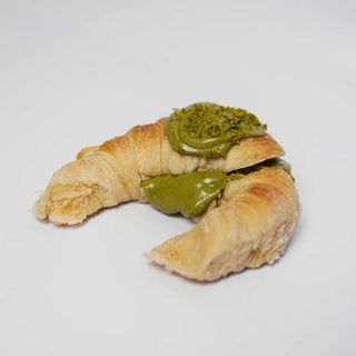 Medialuna Rellena De Pistacho