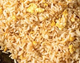 Arroz frito con huevos