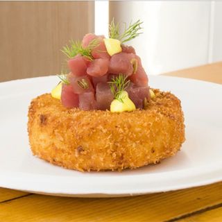 FRITTATINA CACIO E PEPE CON TARTARE DO TONNO