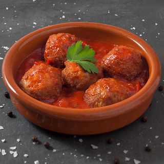 Albóndigas en salsa x8