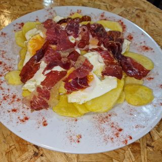Huevos Rotos Con Jamón (350 G.)