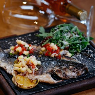  გრილზე შემწვარი სიბასი ანანასის სალსით