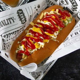 Perro Con Papas Paja Y Salchicha