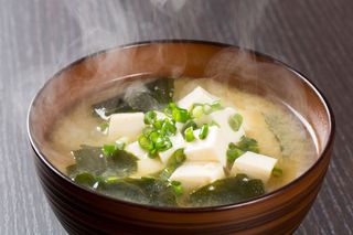 63. Miso Sopa Especial Com Salmão