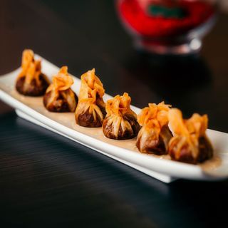 Saquitos De Carrillera Con Salsa De Cabrales (Ración)