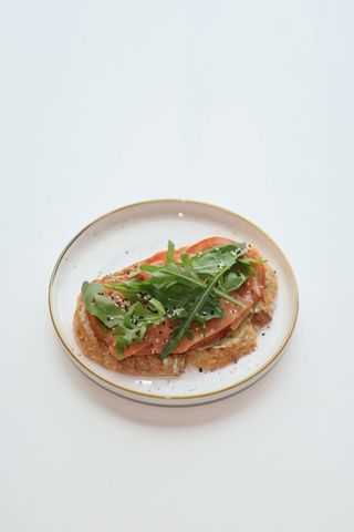 Тост с семгой и гуакамоле 