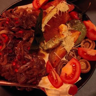 საფირმო კერძი ,,შატრე" ხბოს ხორცით და ბოსტნეულით