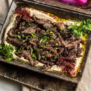 Húmus com Shawarma de Borrego e Vaca